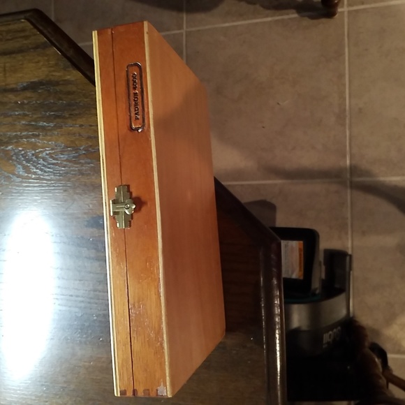 Authentic Wooden Cigar Box - Picture 2 of 9